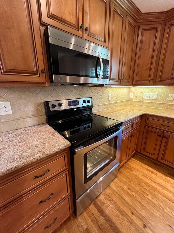 Foto del edificio - 6411 Farmlake Dr