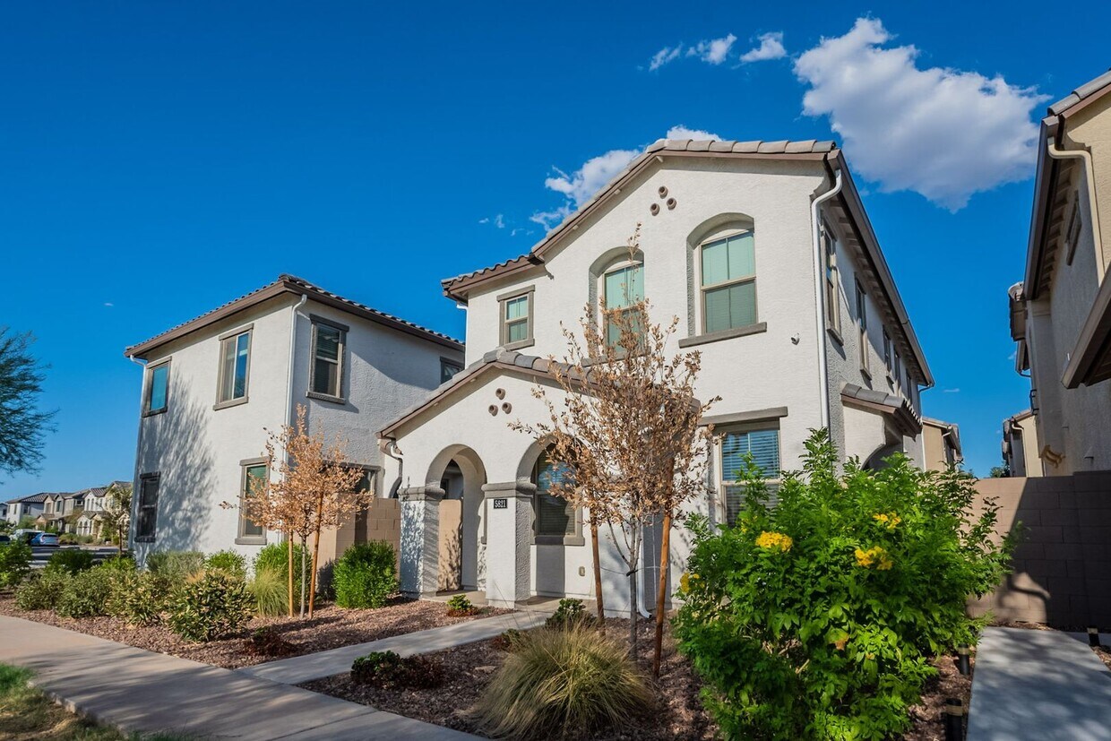 Primary Photo - Three Bedrooms! Newer Neighborhood - conve...