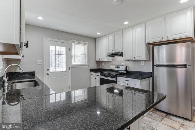 Building Photo - 6414 Winnepeg Rd