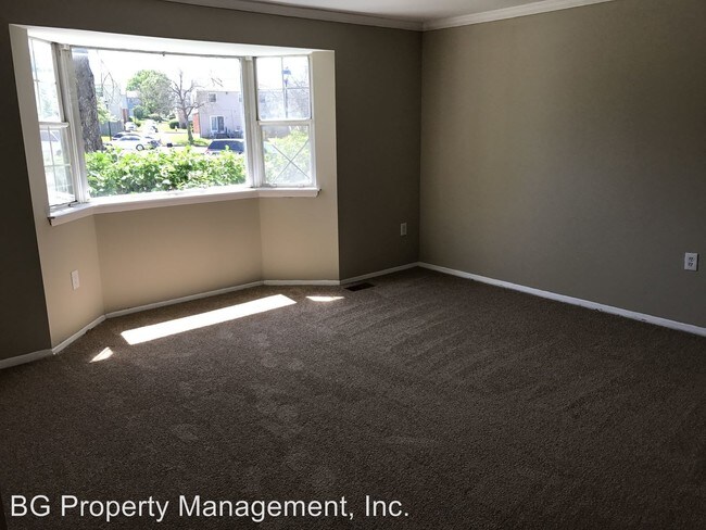 Building Photo - 460 Cornell Ct