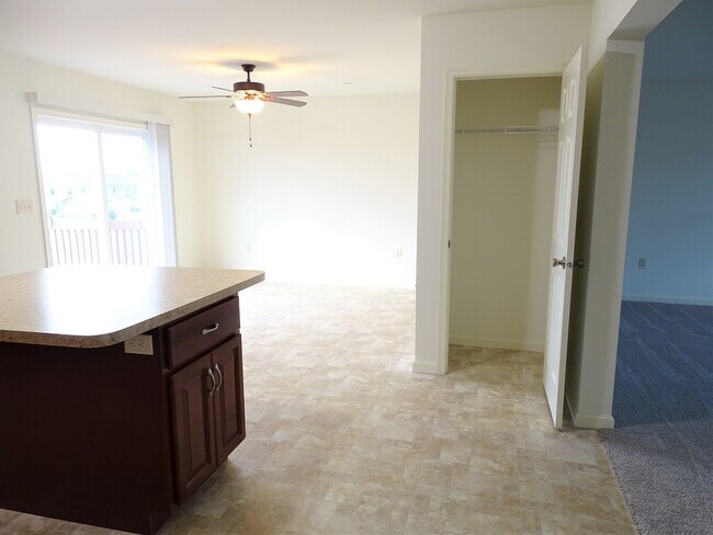 Foto del edificio - 322 Meadow View Dr