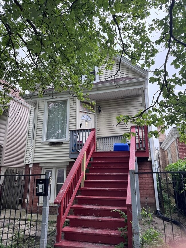 3717 W Dickens Ave