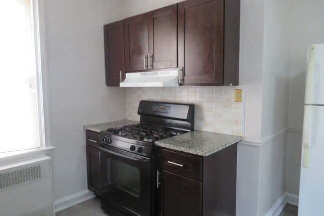 Building Photo - 3359 Longshore Ave.