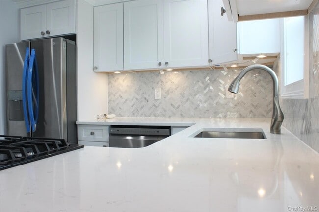 Foto del edificio - 451 Warburton Ave