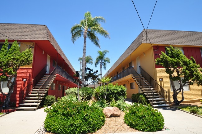 Building Photo - Woodlawn West - 30 Day Rentals!