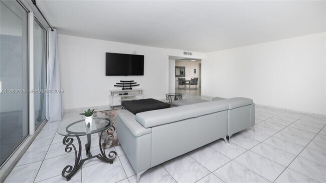 Foto del edificio - 2030 S Ocean Dr