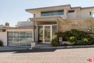 Building Photo - 3642 Beverly Ridge Dr