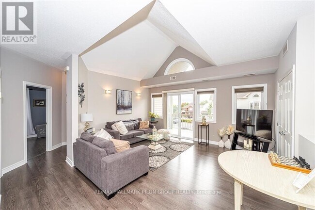 Photo du bâtiment - 157 Crestway Dr