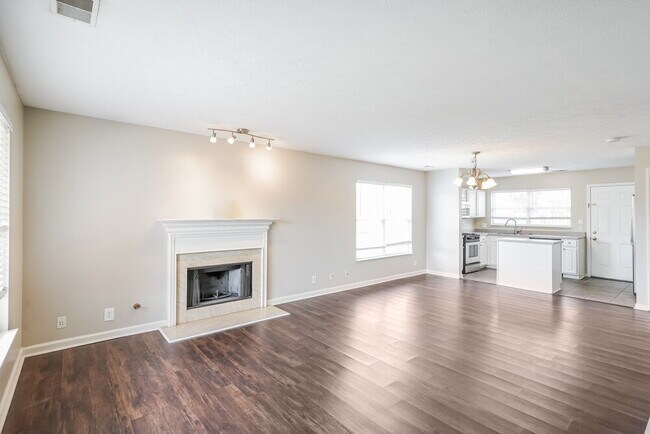 Foto del edificio - 1701 Stone Hollow Ct