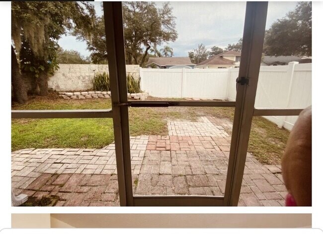 Foto del edificio - 3901 Penrod Ln