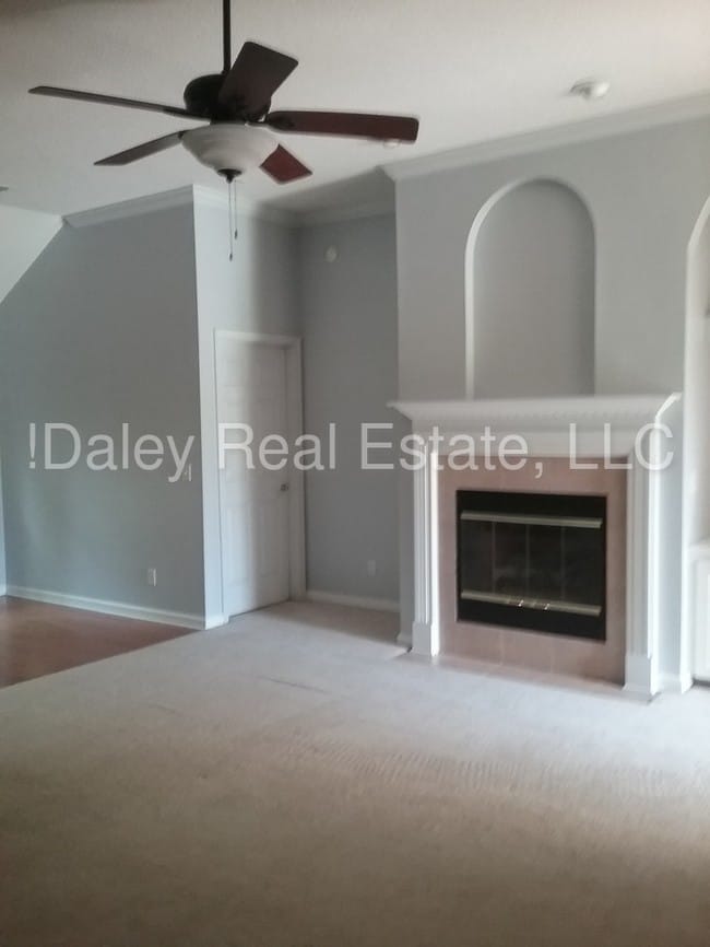Building Photo - Bradley Point South Executive home