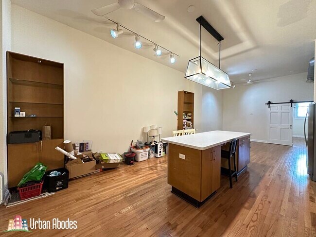Building Photo - 3040 N Ashland Ave