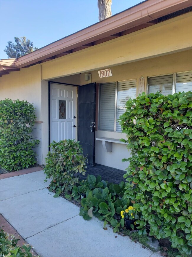 Foto del edificio - 1907 Clover Way