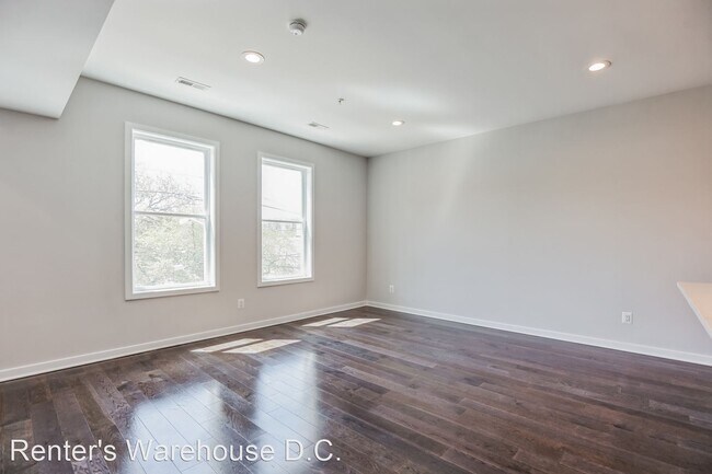 Building Photo - 3 br, 3 bath House - 2412 L'Enfant Square ...