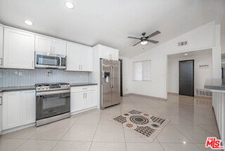 Foto del edificio - 20746 Clarendon St