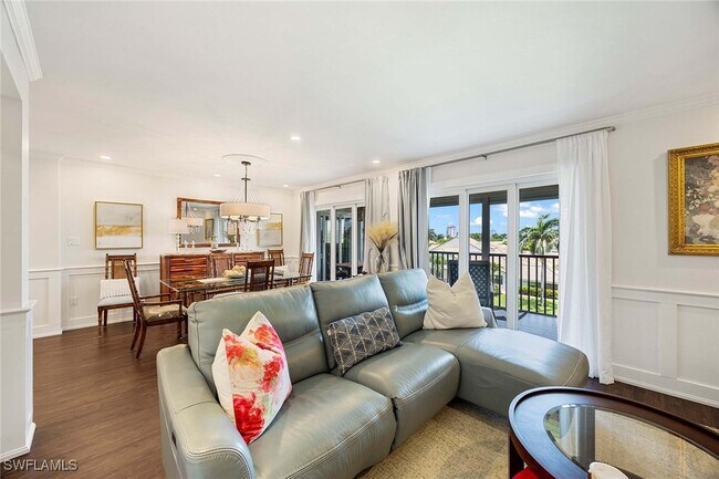 Foto del edificio - 555 Park Shore Dr
