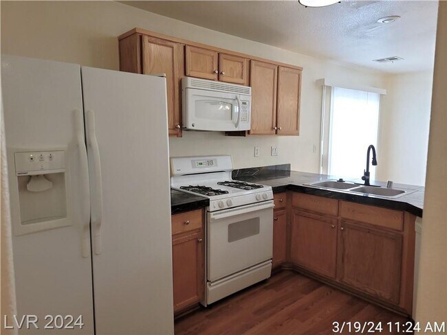 Foto del edificio - EXCELLENT LOCATION IN SILVERADO RANCH!