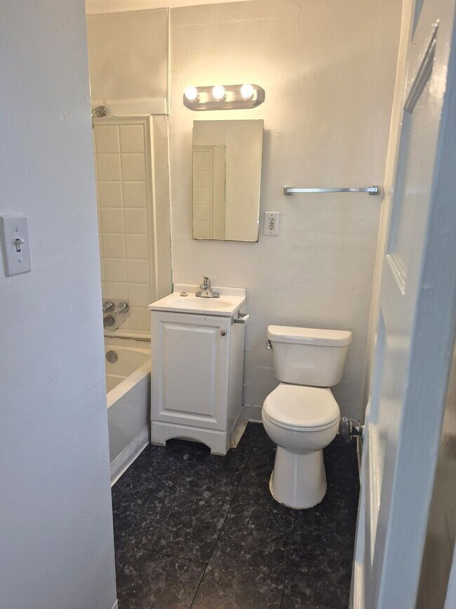 Building Photo - 817 S Palos Verdes St