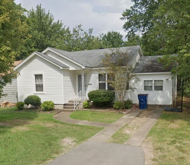 Building Photo - Freshly Updated 3 Bedroom House