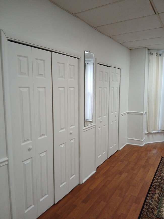 Building Photo - 107 W Court St