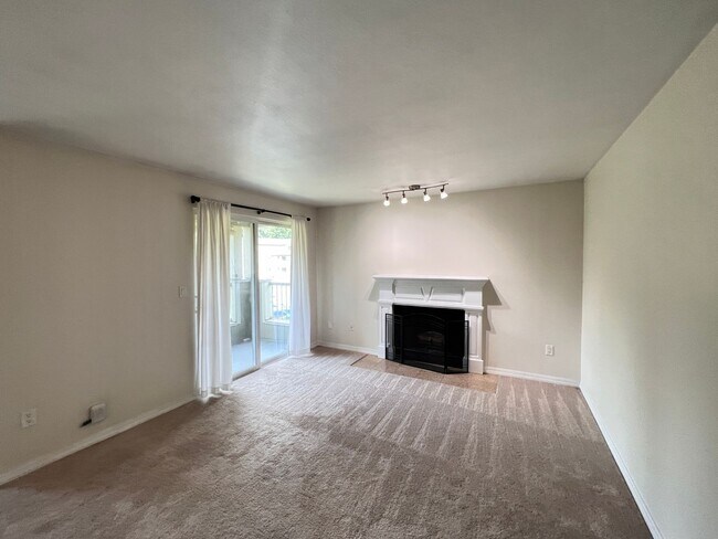 Building Photo - $500 Move in Special!!!!!