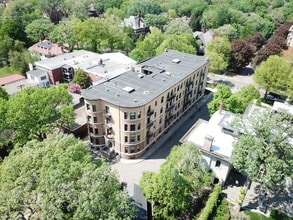 Building Photo - 11 S Summit Ct