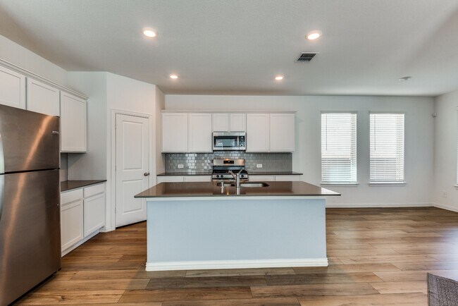 Foto del edificio - New Construction Home AVAILABLE NOW with washer and dryer INCLUDED!