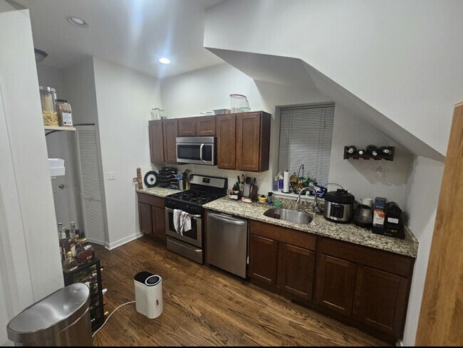 Foto del edificio - 1644 N Hermitage Ave