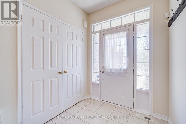 Building Photo - 30 London Pride Dr