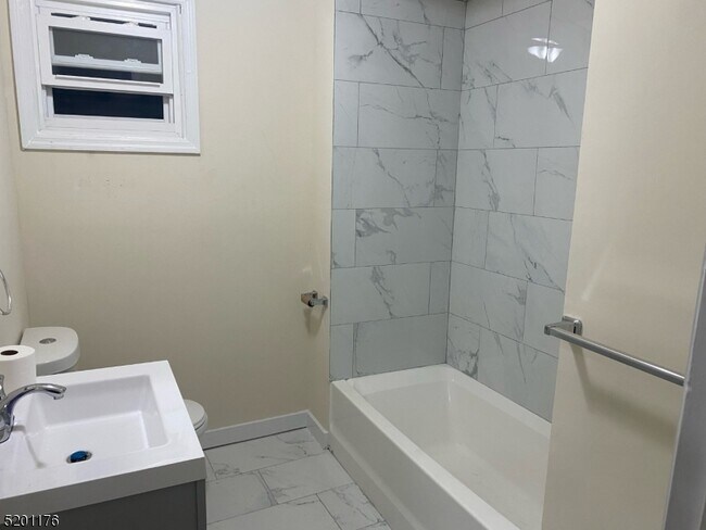 Building Photo - 83 Arch St