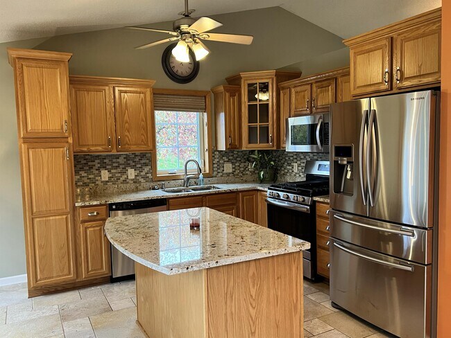 Building Photo - 2401 Emerald Bend