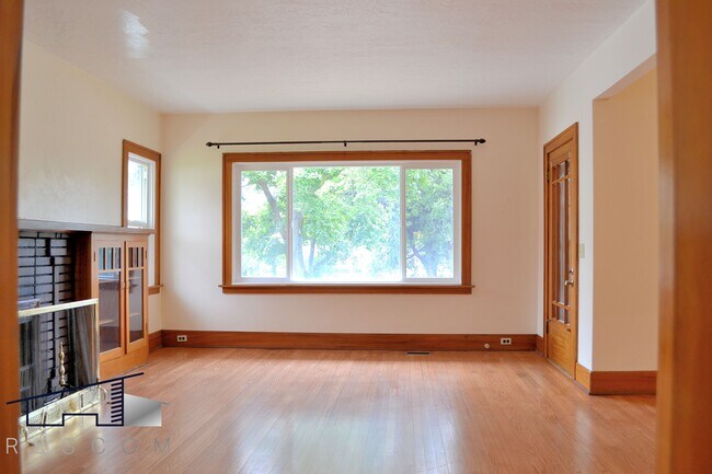 Foto del edificio - 2486 Taylor Ave