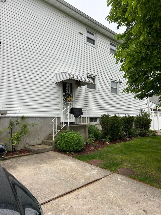 Exterior - 12 Williamson St