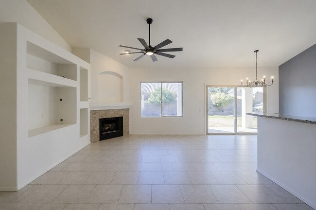 Foto del edificio - 3 BR/2BA | Newly Renovated Single Family Home | 3-Car Garage | Private backyard