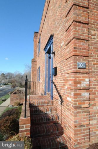 Building Photo - 101 E St NE