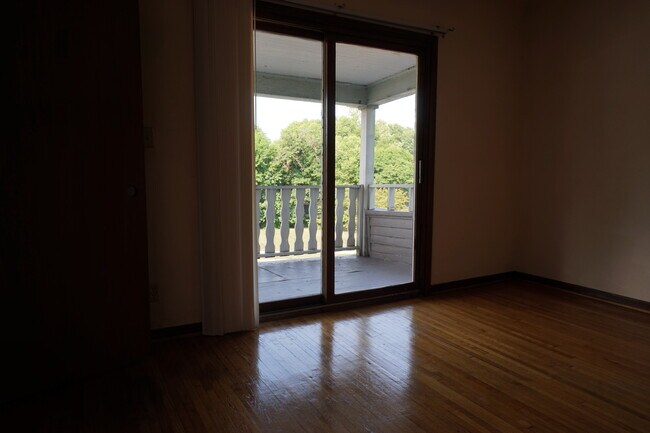 Living room to porch - 608 Whitman St
