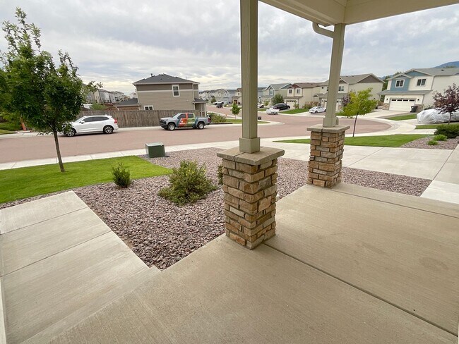 Foto del edificio - 3 Bedroom Home Available Near S Powers Blv...