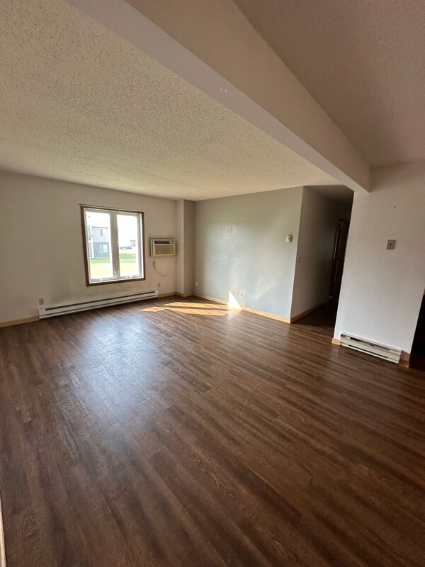 Foto del edificio - 103 Cottonwood Ave N