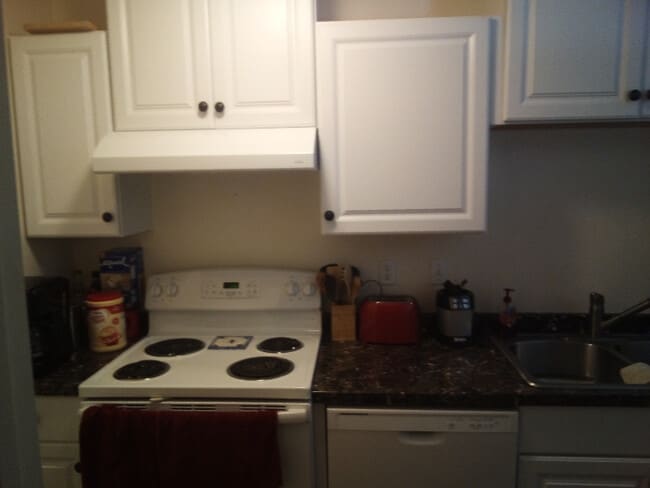 Building Photo - 233 Old Fort Rd