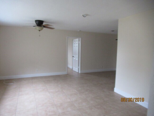 Foto del edificio - 4 Bedroom 2 Bath in South Daytona