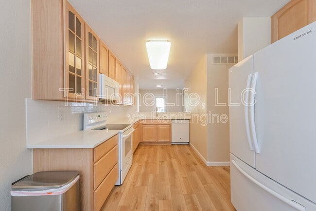 Building Photo - 22137 E Irish Dr