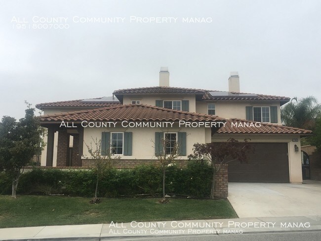 Building Photo - Greer Ranch 5 Bedroom Pool Home with Solar