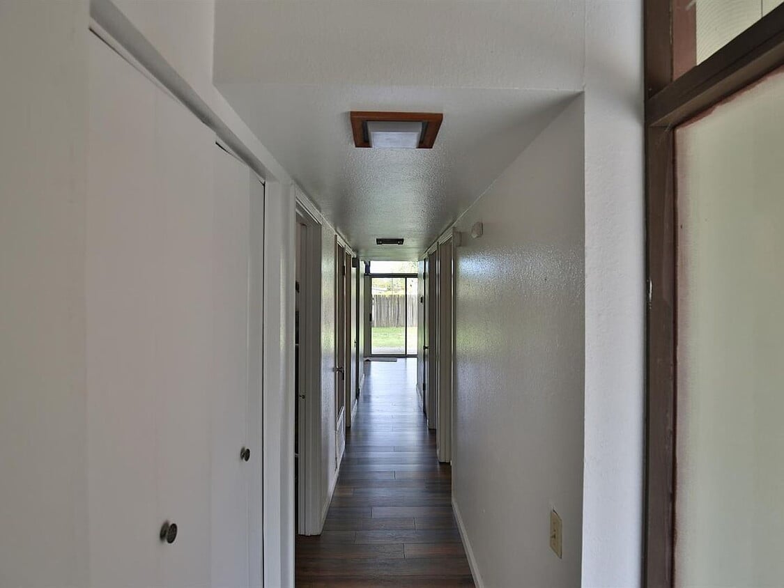 Foto principal - "Charming 3-Bedroom Home with Granite Touc...