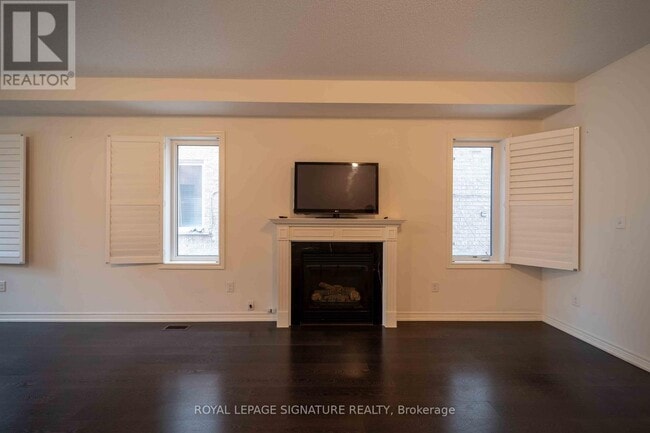 Building Photo - 5570 Meadowcrest Ave