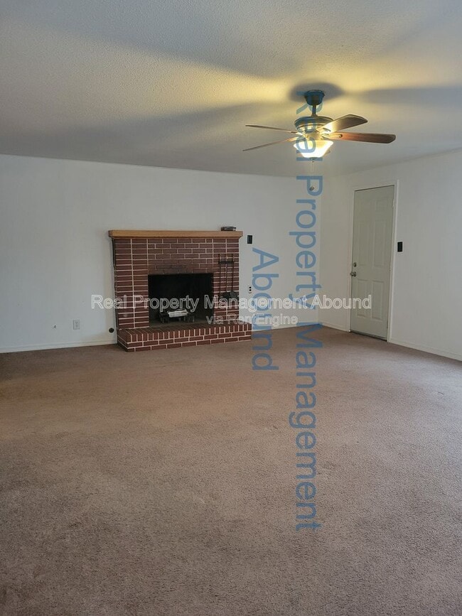 Building Photo - 1415 S New Haven Ave