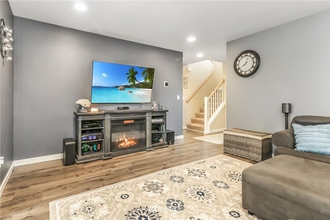 Building Photo - Beautiful Snoqualmie home available for mo...