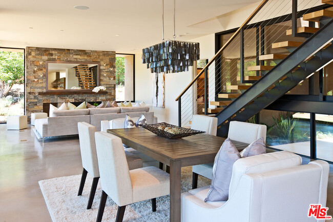 Foto del edificio - 6228 Sycamore Meadows Dr