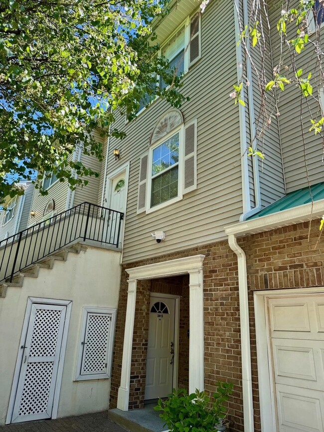 Building Photo - 34 Bergen Ridge Rd