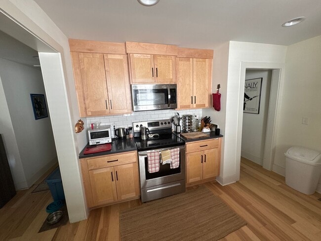 Building Photo - Charming 3BD/2BA Brick Home for Rent in th...