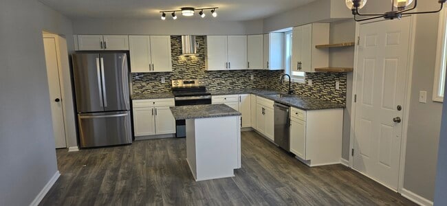 Foto del edificio - 80 Bridgeport Way